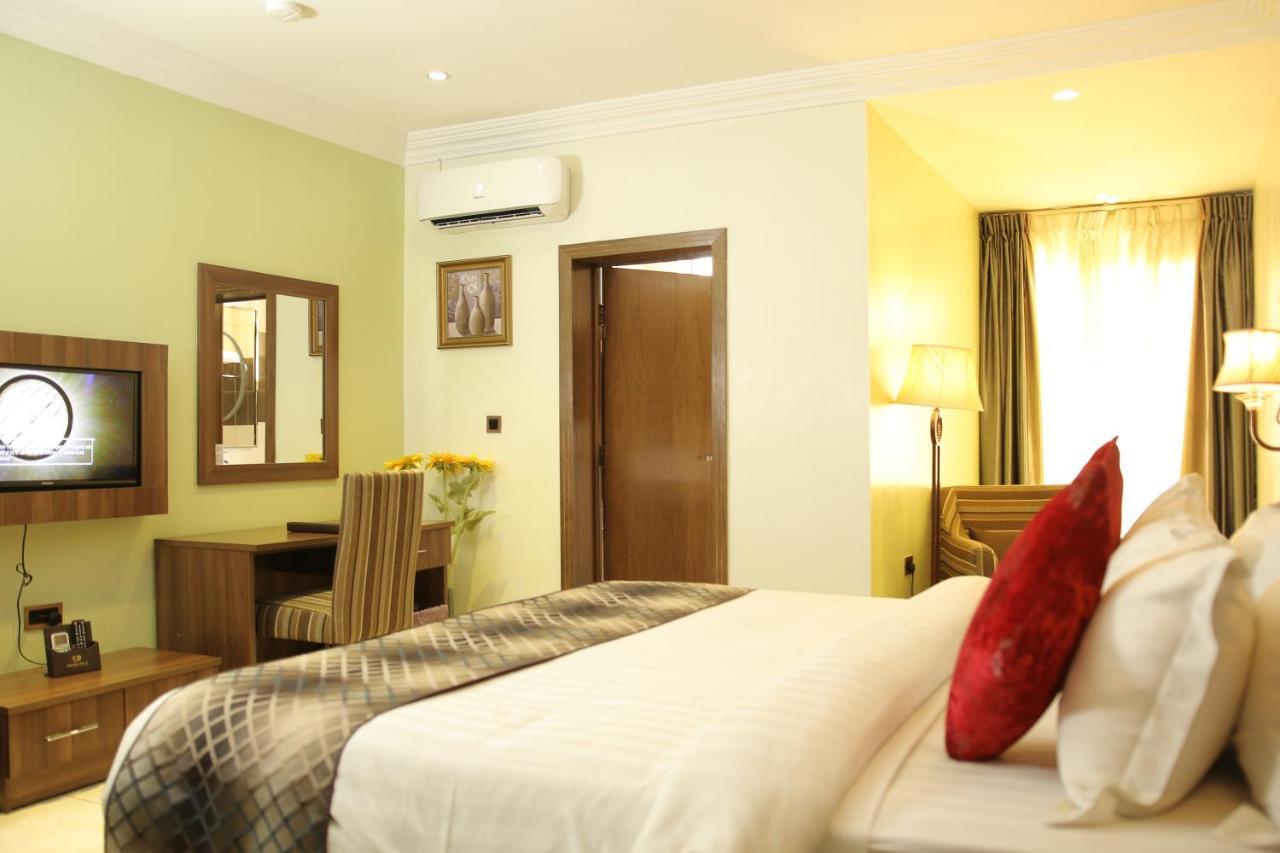 Grand Pela Hotel & Suites Abuja Exterior foto
