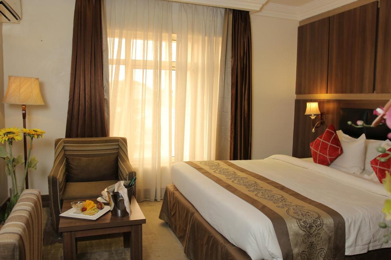 Grand Pela Hotel & Suites Abuja Exterior foto
